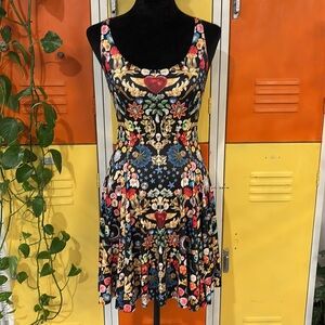 Floral Patterned Sleeveless Dress